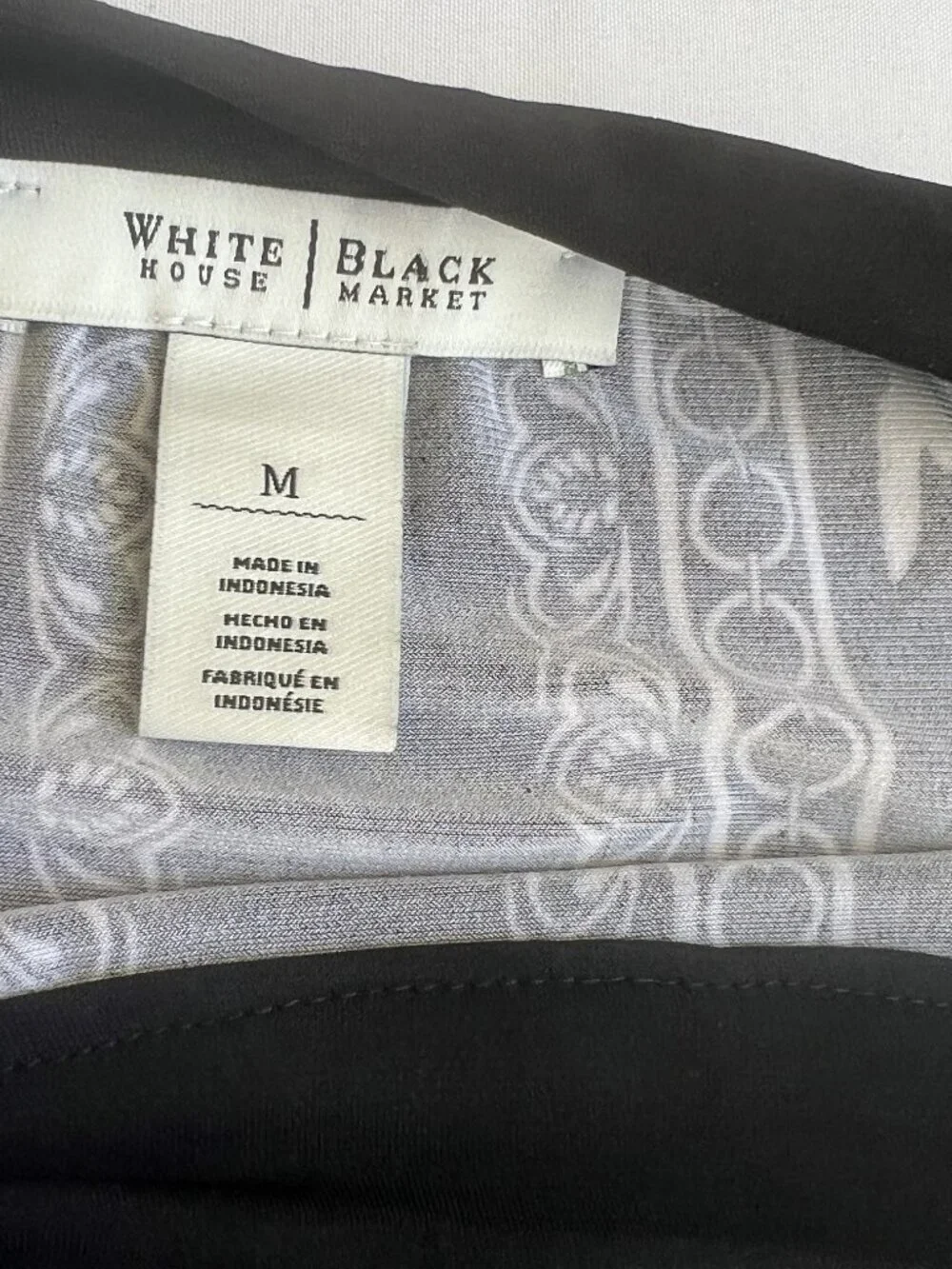 White House Black Market‎ Size M Black White Baroque Medallion Print 3/4 Sleeve